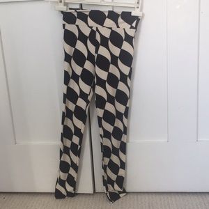 black and white full length leggings